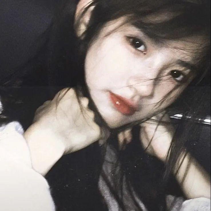 女孩罗塞玛莉